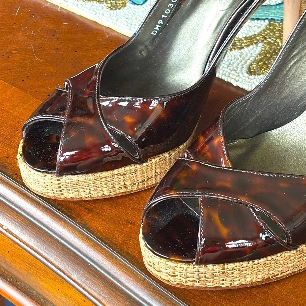 Stuart Weitzman for Scoop NYC Slingback Peep Toe Heels Tortoise Patent Leather